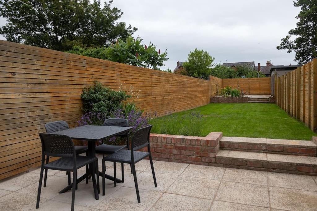 Hereford - Clifton Villa - Beautifully Presented House Located A Short Walk From City Centre - Sleeps 6 Guests - Perfect For Exploring Hereford - Hosted By Rentmyhouse ภายนอก รูปภาพ
