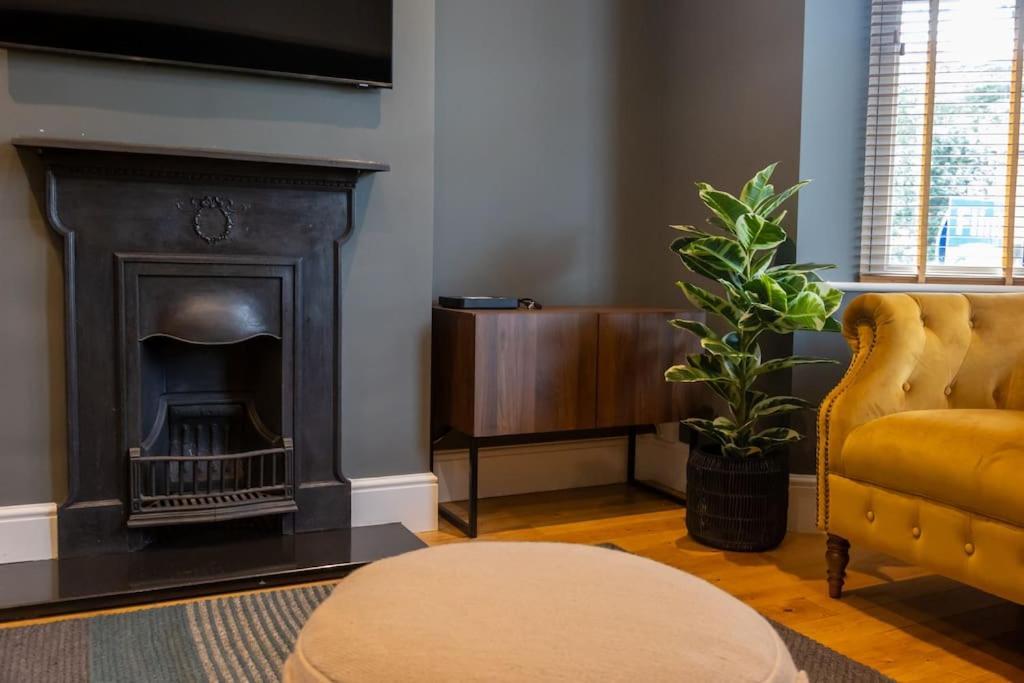Hereford - Clifton Villa - Beautifully Presented House Located A Short Walk From City Centre - Sleeps 6 Guests - Perfect For Exploring Hereford - Hosted By Rentmyhouse ภายนอก รูปภาพ