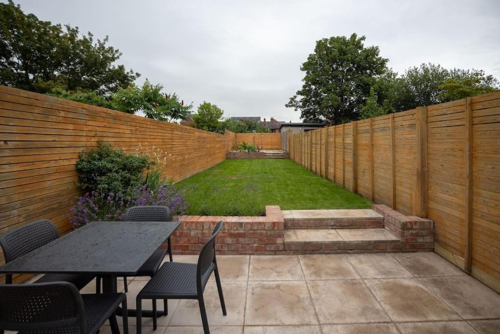 Hereford - Clifton Villa - Beautifully Presented House Located A Short Walk From City Centre - Sleeps 6 Guests - Perfect For Exploring Hereford - Hosted By Rentmyhouse ภายนอก รูปภาพ