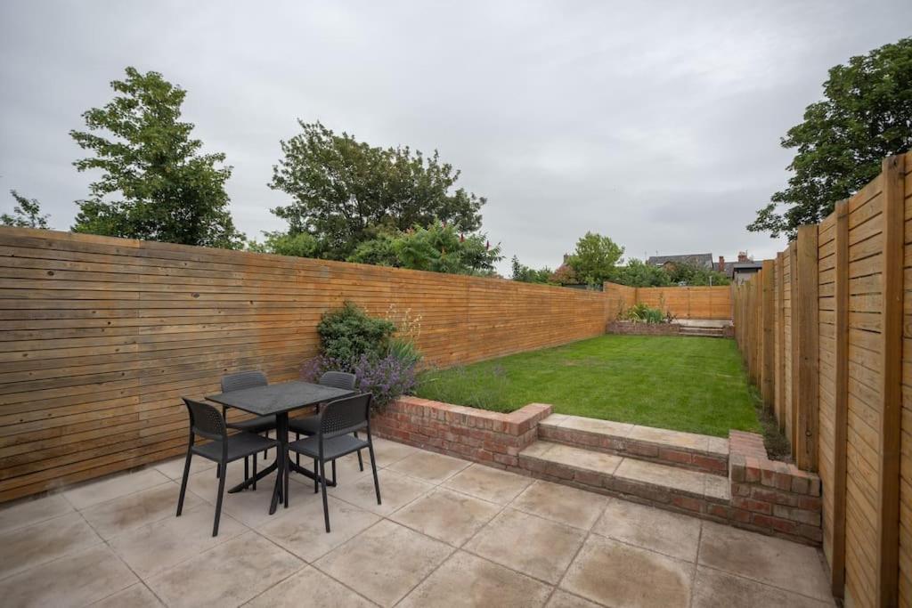 Hereford - Clifton Villa - Beautifully Presented House Located A Short Walk From City Centre - Sleeps 6 Guests - Perfect For Exploring Hereford - Hosted By Rentmyhouse ภายนอก รูปภาพ