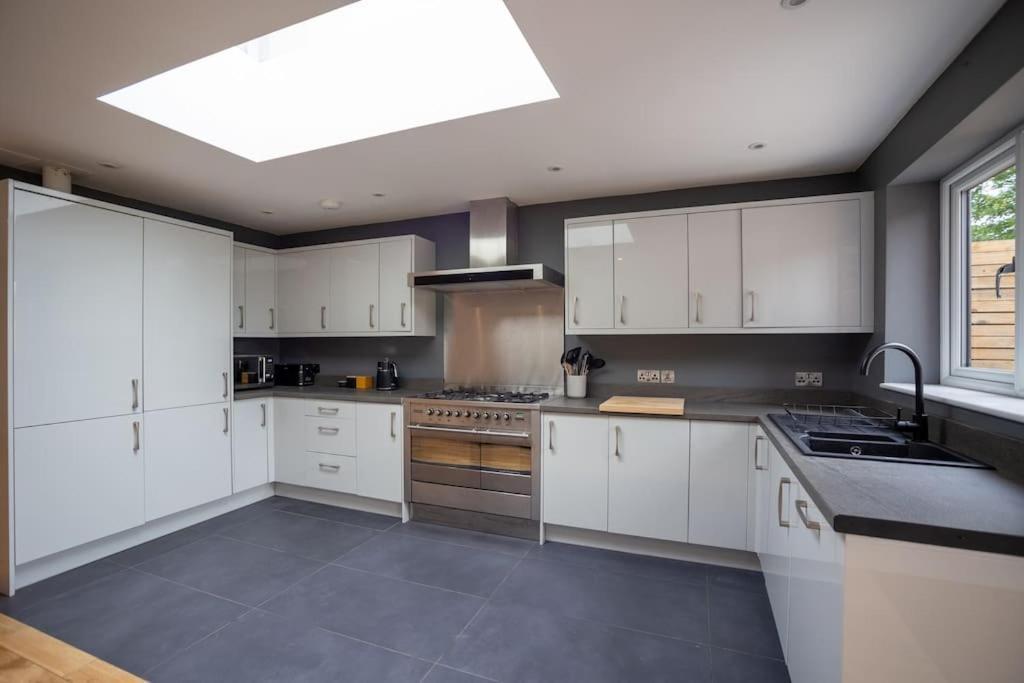 Hereford - Clifton Villa - Beautifully Presented House Located A Short Walk From City Centre - Sleeps 6 Guests - Perfect For Exploring Hereford - Hosted By Rentmyhouse ภายนอก รูปภาพ
