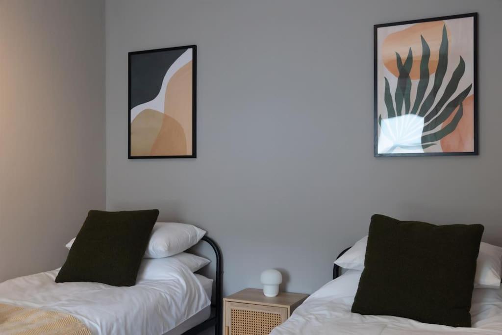 Hereford - Clifton Villa - Beautifully Presented House Located A Short Walk From City Centre - Sleeps 6 Guests - Perfect For Exploring Hereford - Hosted By Rentmyhouse ภายนอก รูปภาพ