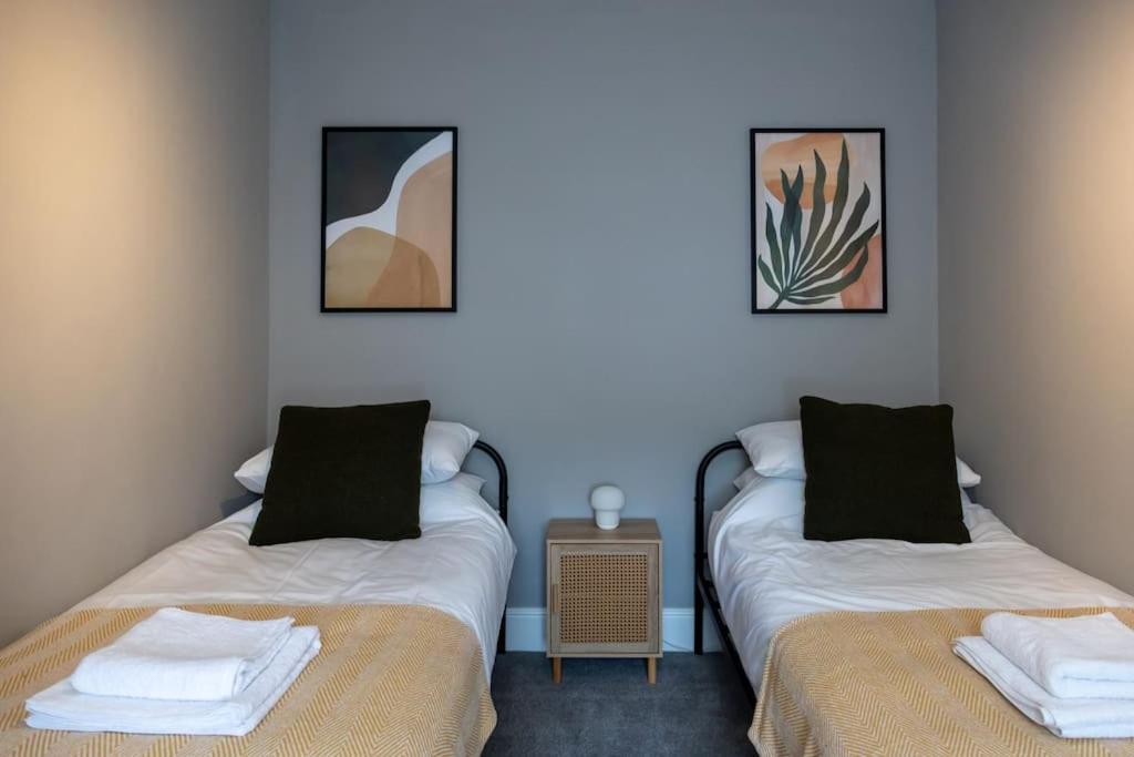 Hereford - Clifton Villa - Beautifully Presented House Located A Short Walk From City Centre - Sleeps 6 Guests - Perfect For Exploring Hereford - Hosted By Rentmyhouse ภายนอก รูปภาพ
