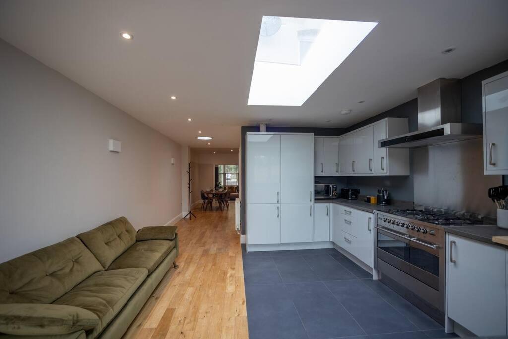 Hereford - Clifton Villa - Beautifully Presented House Located A Short Walk From City Centre - Sleeps 6 Guests - Perfect For Exploring Hereford - Hosted By Rentmyhouse ภายนอก รูปภาพ