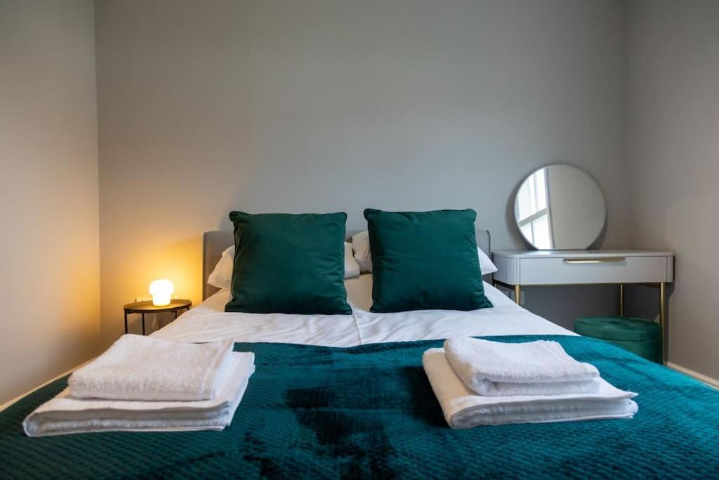 Hereford - Clifton Villa - Beautifully Presented House Located A Short Walk From City Centre - Sleeps 6 Guests - Perfect For Exploring Hereford - Hosted By Rentmyhouse ภายนอก รูปภาพ