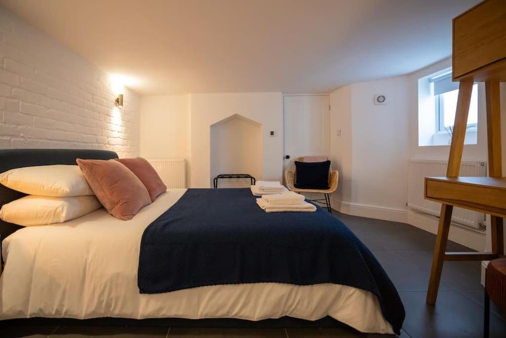 Hereford - Clifton Villa - Beautifully Presented House Located A Short Walk From City Centre - Sleeps 6 Guests - Perfect For Exploring Hereford - Hosted By Rentmyhouse ภายนอก รูปภาพ