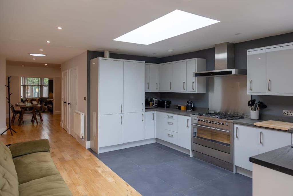 Hereford - Clifton Villa - Beautifully Presented House Located A Short Walk From City Centre - Sleeps 6 Guests - Perfect For Exploring Hereford - Hosted By Rentmyhouse ภายนอก รูปภาพ