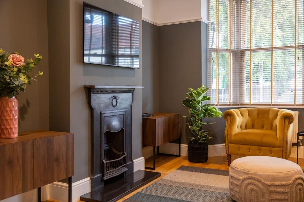 Hereford - Clifton Villa - Beautifully Presented House Located A Short Walk From City Centre - Sleeps 6 Guests - Perfect For Exploring Hereford - Hosted By Rentmyhouse ภายนอก รูปภาพ